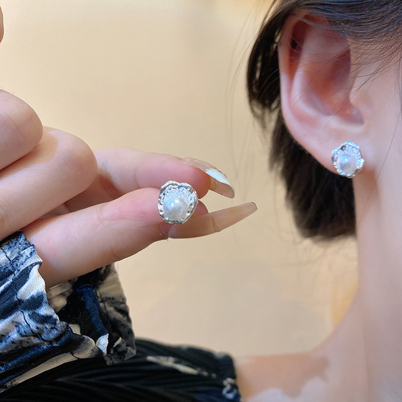 925 Silver Needle irregular pearl stud earrings, trendy and niche design sense earrings, fashionable, high-end, unique and individual earrings for women details Picture