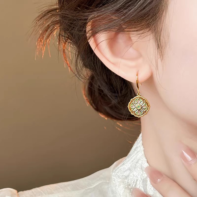 Monet Garden Flower Earrings for women, new Chinese-style light luxury high-end feel, stud tassels, elegant earrings, vintage earrings Application Scenario