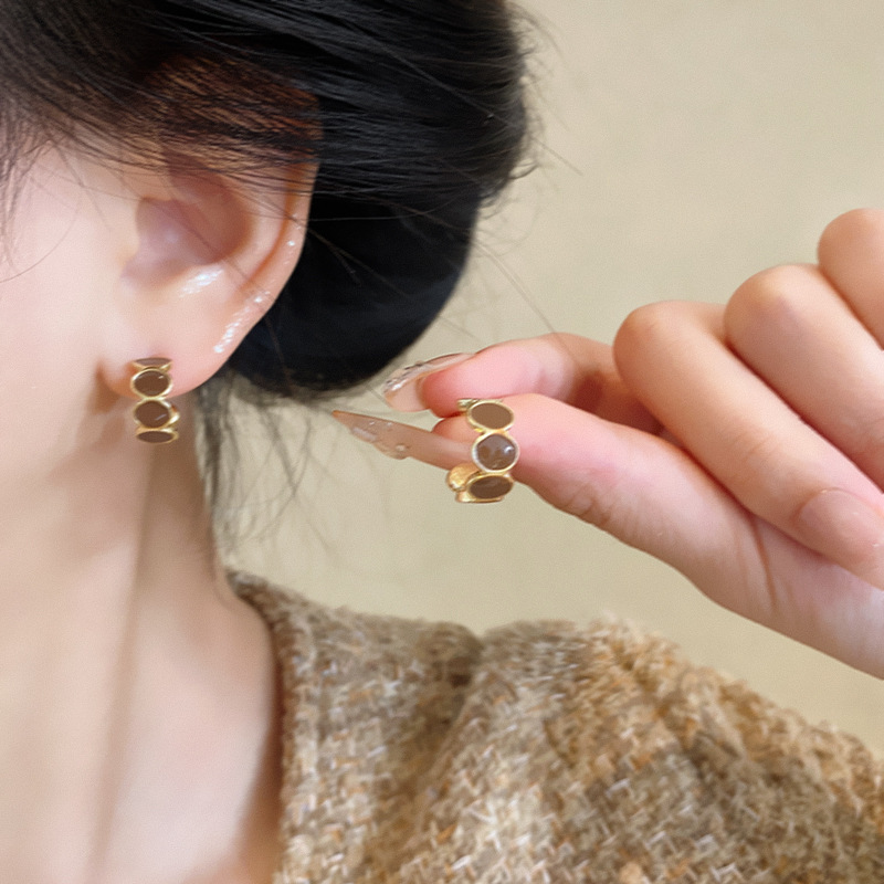 Hong Kong-style retro C-shaped circle stud earrings for women, light luxury, simple and high-end fashion earrings, niche design and elegant earrings Specification drawing