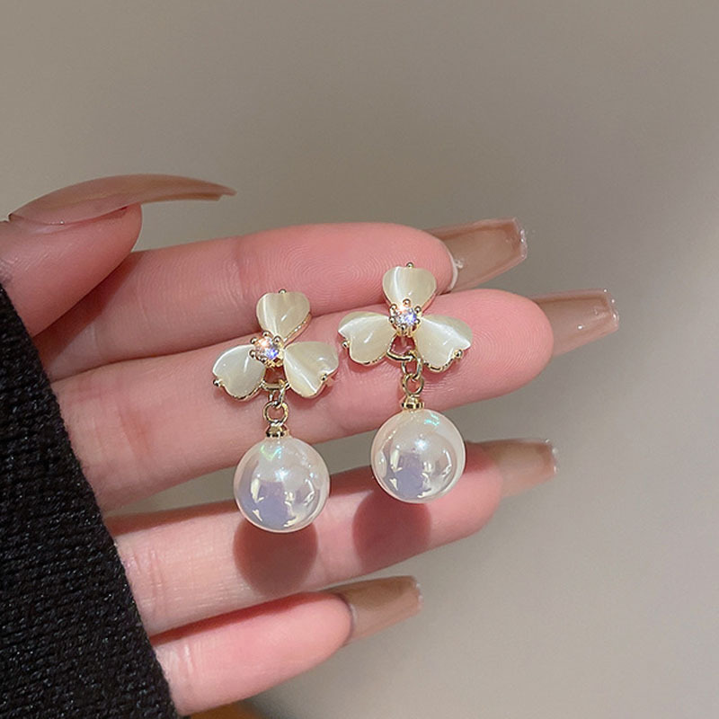S925 Silver Needle Korean new cat's eye stone flower Stud Pearl Pendant, fashionable and versatile design stud Specification drawing