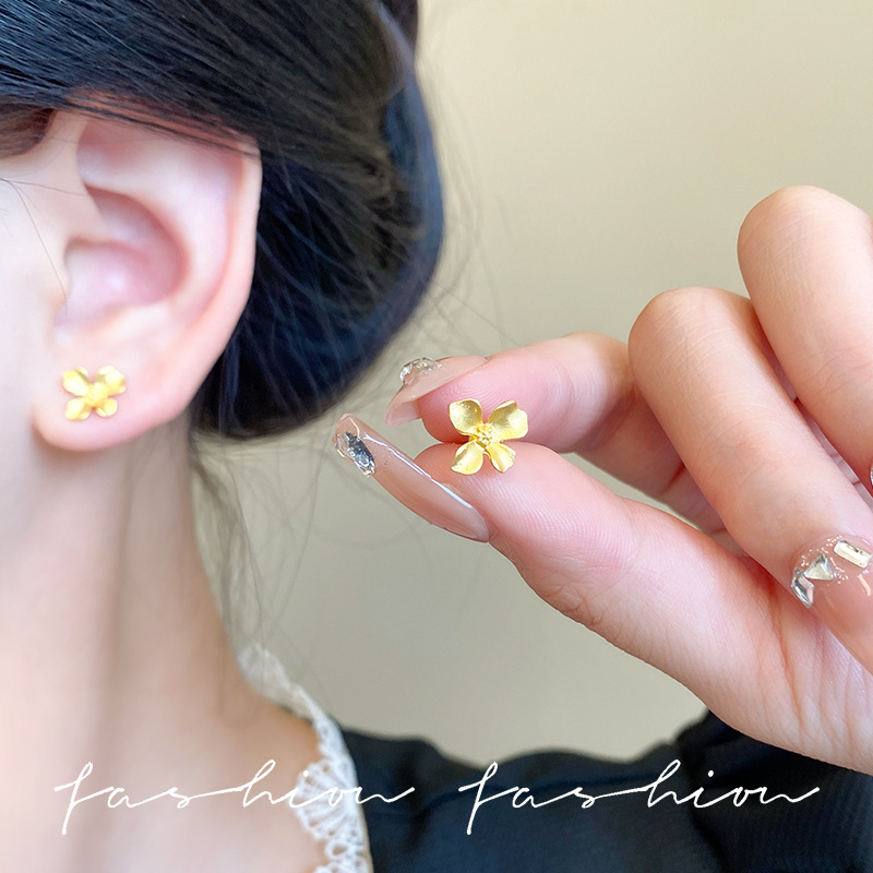 S925 Silver Needle Osmanthus Stud Earrings for Women, a niche design with a high-end feel, simple and compact, French style earrings Application Scenario