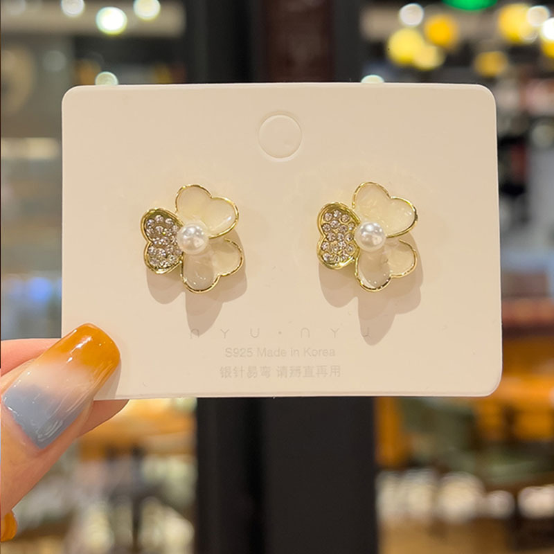 925 Silver Needle Petal Four-leaf Clover Stud Earrings for Women, mother-of-pearl cold Style earrings, new trendy earrings full figure