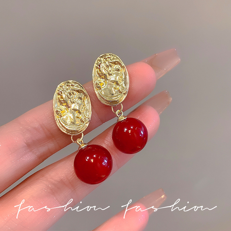 Oval-shaped pleated irregular round stud earrings, retro portrait Ankela light luxury high-end earrings, exquisite earrings Specification drawing