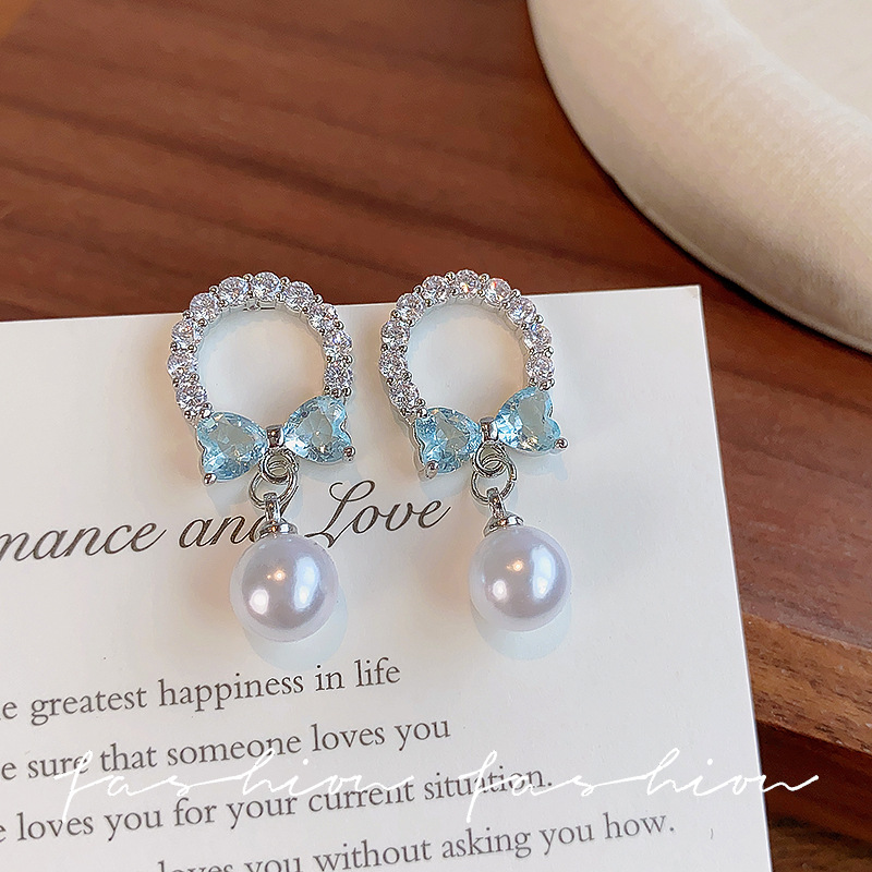 Unique bow pearl stud earrings for women in 2025, a light luxury geometric earrings with a niche design Specification drawing