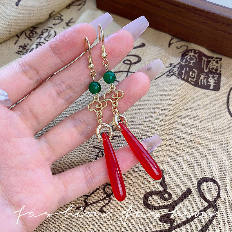 New Chinese-style ancient-style auspicious cloud water drop earrings, red toasting traditional Chinese style earrings, ear hooks, retro cheongsam high-end earrings full figure