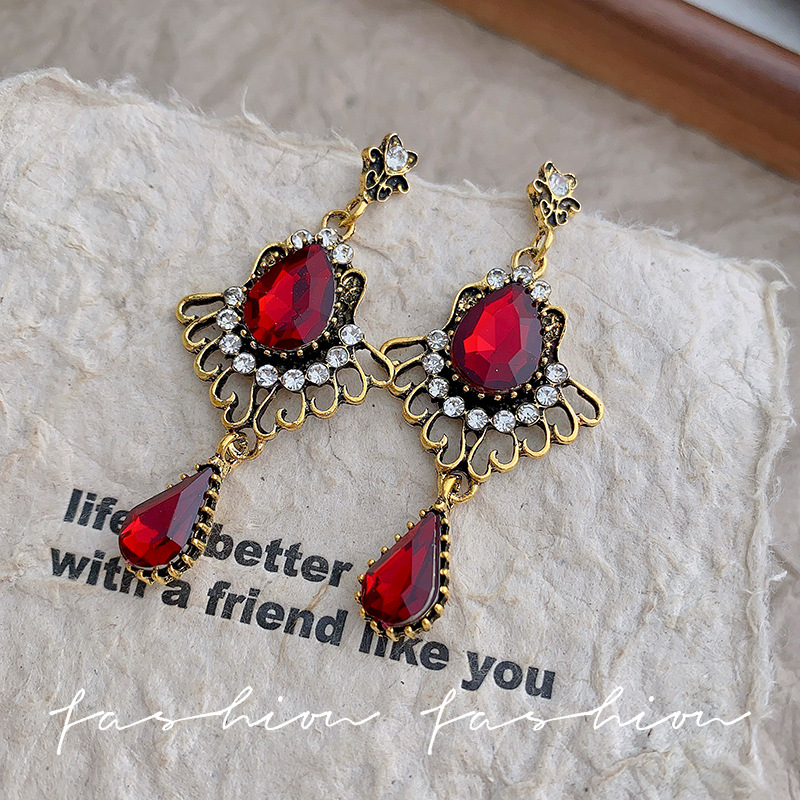 Bohemian red women's court-style earrings, retro ruby imitation Baroque versatile long and elegant earrings Application Scenario