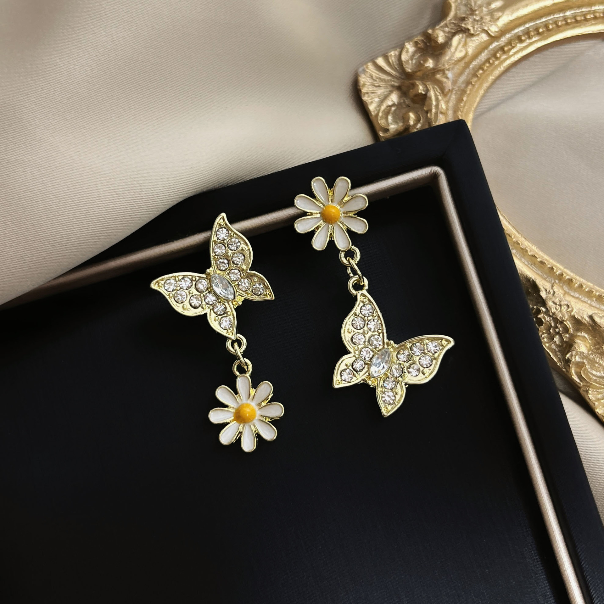 S925 Silver Needle Butterfly Flower Diamond Earrings for Women, a new trendy and ethereal forest-themed earrings and earrings with an extremely fairy-like feel full figure