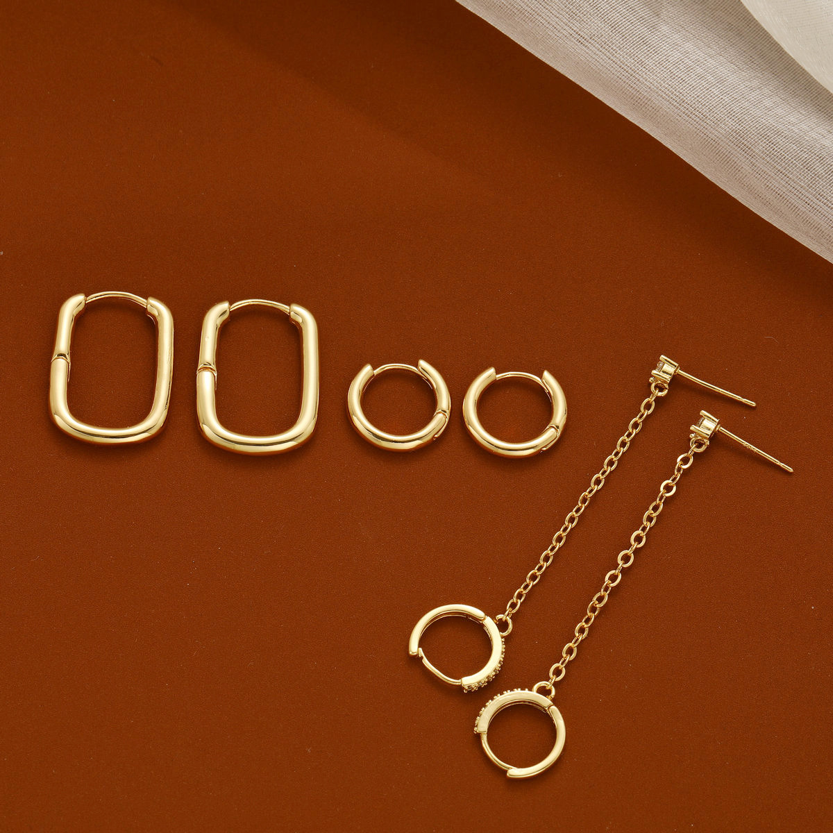 New cross-border geometric oval U-shaped ear buckles, light luxury and fashionable diamond-encruffled ear rings, simple and elegant chain earrings Application Scenario