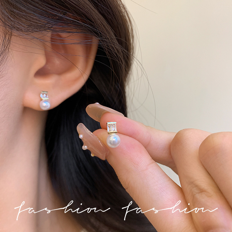 Pearl zircon earrings, stud earrings, women's 925 silver needle, light luxury style earrings, niche design, high-end feel, Yiwu accessories Application Scenario