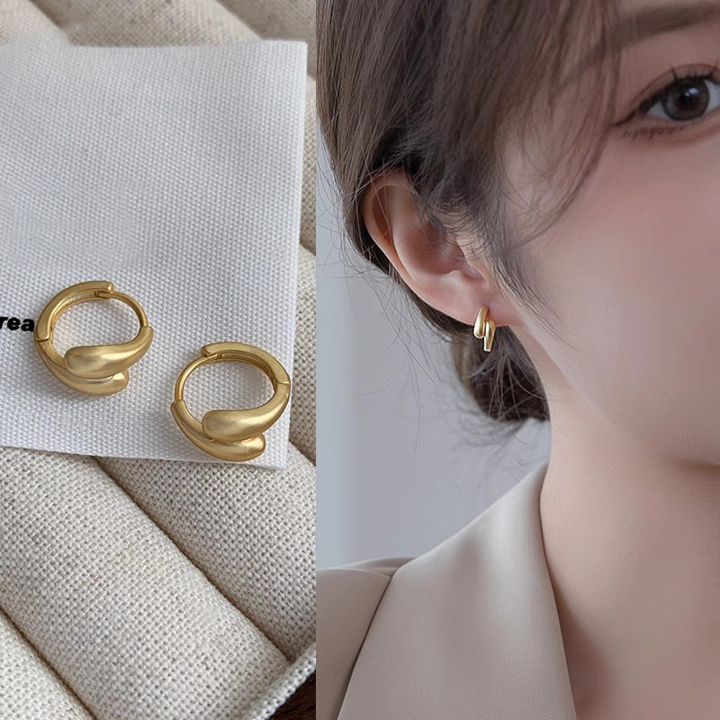 High-end matte plain ring, exquisite and small ear rings, ear buckles, unique earrings, 2025 new bestsellers, earrings and stud earrings for women full figure