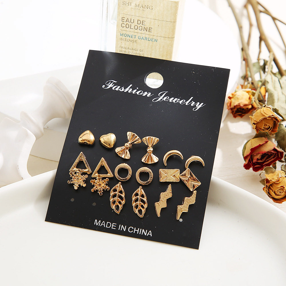 New creative and personalized geometric earrings, golden heart triangle, round leaf, moon stud set mixed batch Application Scenario