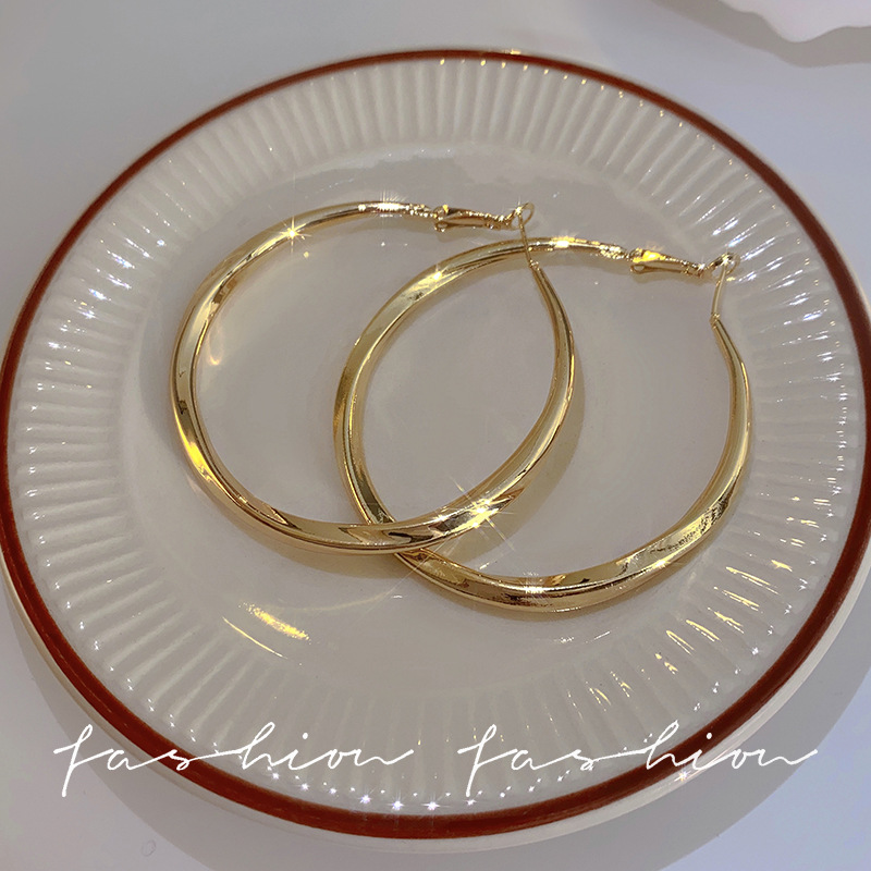European and American fashion, individuality, classic circle earrings, women's exaggerated retro and high-end earring earrings, 925 silver needle wholesale Specification drawing