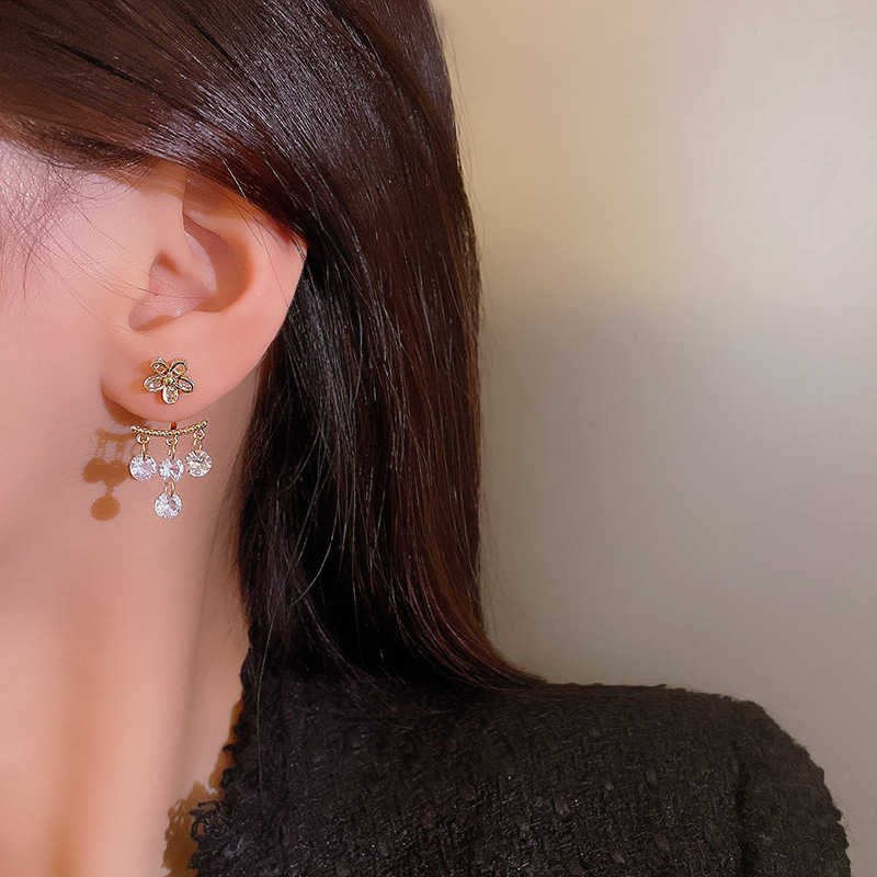 A pair of niche design zirconia flower earrings with a feminine charm and a touch of high-end luxury, featuring fringed stud earrings Application Scenario