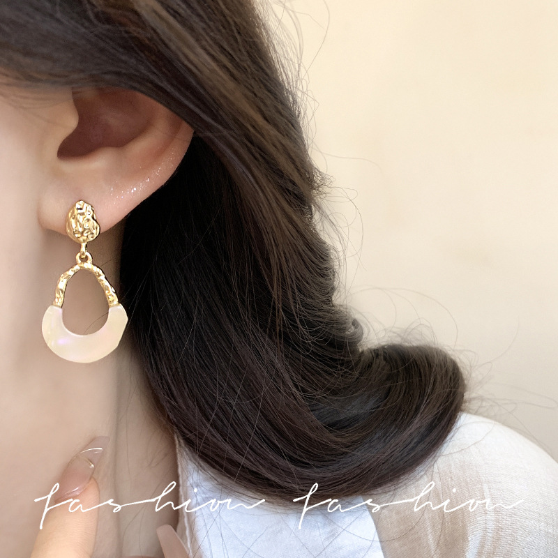 925 silver needle earrings, niche and elegant earrings and pendants, trendy, simple and individual, Korean versatile, long French stud earrings Application Scenario