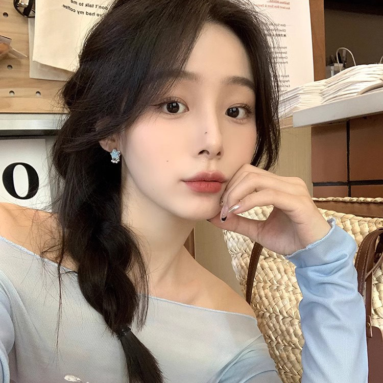Japanese and Korean style blue star and moon pearl stud earrings, women's niche design sense asymmetrical light luxury earrings S925 silver needle earrings details Picture