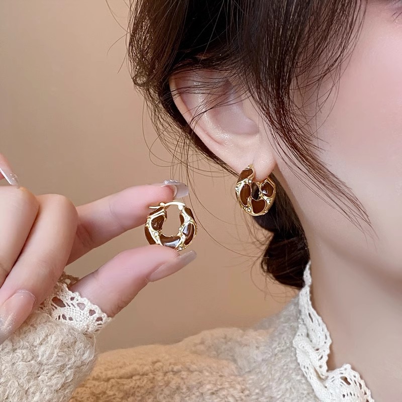 Retro Maillard tiger's eye earrings, Hong Kong style stud earrings, 2025 new bestseller earrings, with a unique design sense details Picture