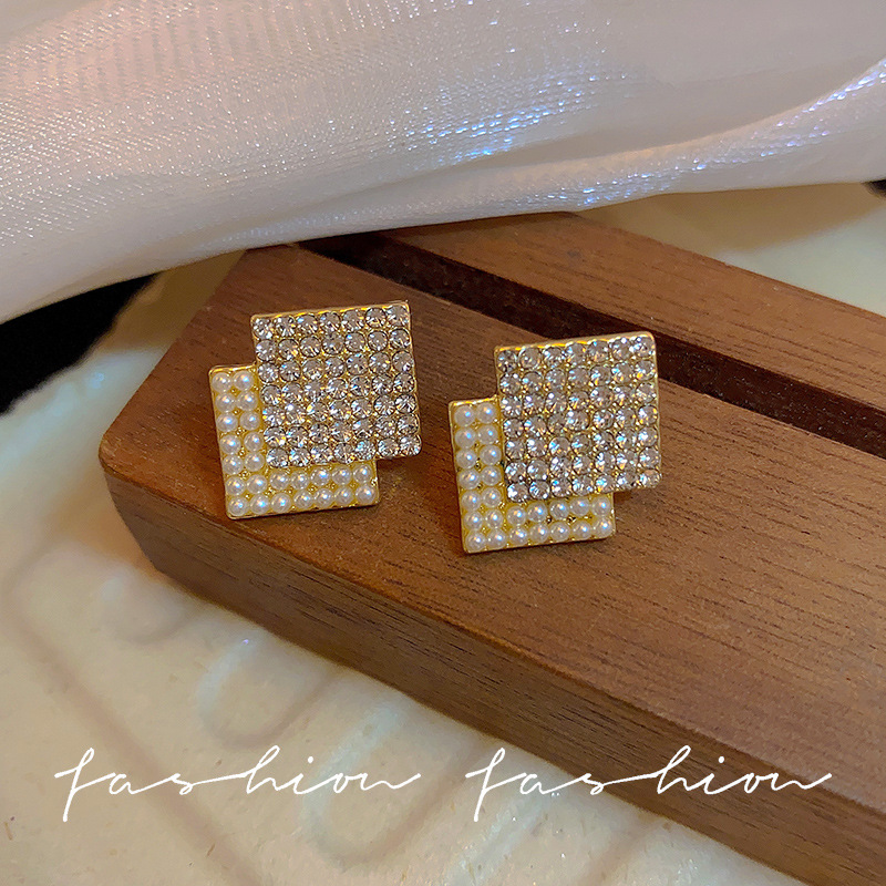 New diamond and pearl double rhombic stud earrings from Japan and South Korea for women in 2025, trendy and lightweight luxury earrings, unique and fashionable geometric earrings Specification drawing