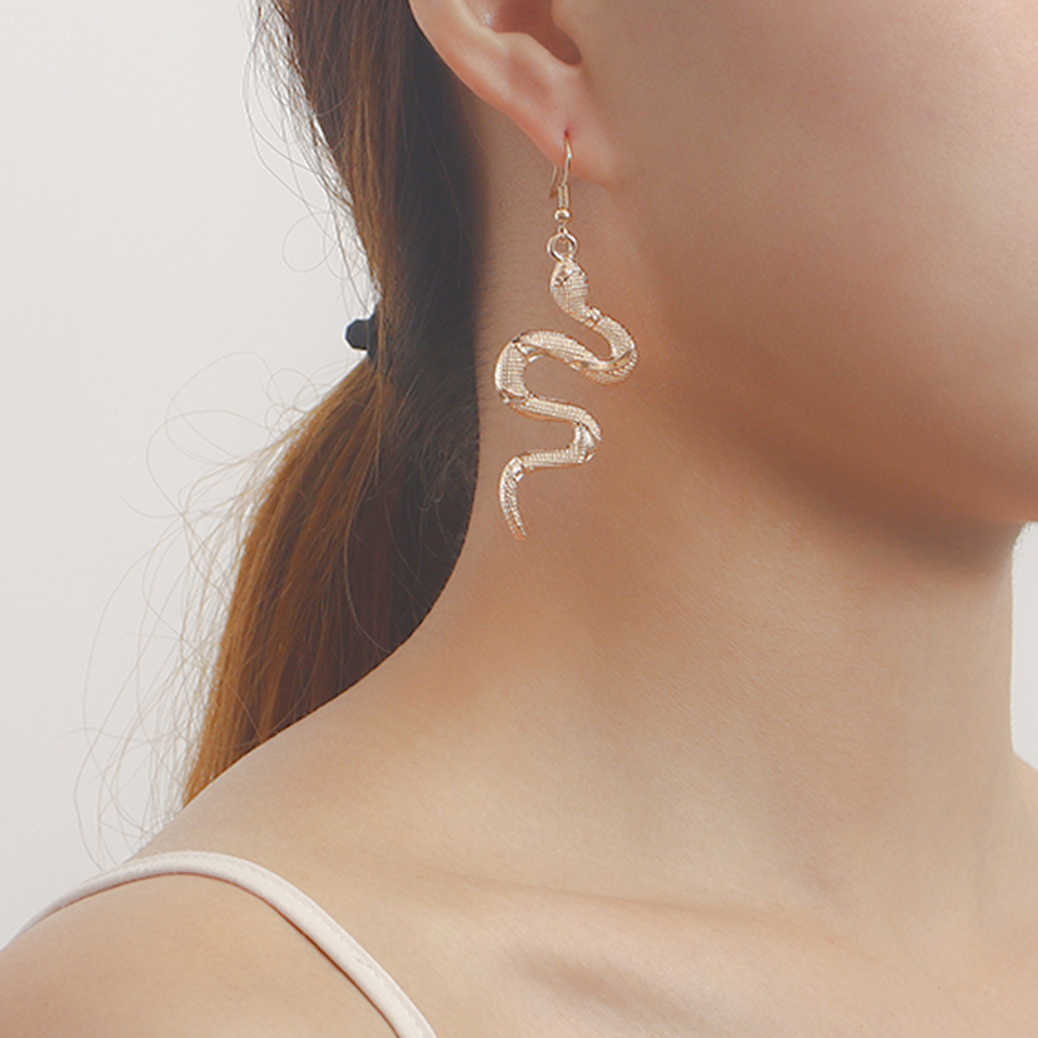 European and American trendy, rustic and cool style, retro snake ear pendants, Japanese and Korean ins snake-shaped wrap earrings and earrings, versatile for women full figure