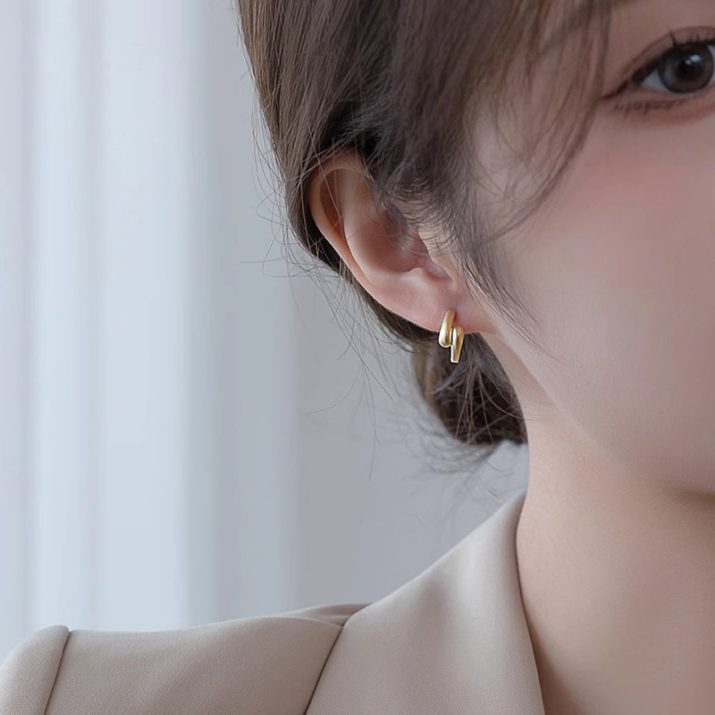 High-end matte plain ring, exquisite and small ear rings, ear buckles, unique earrings, 2025 new bestsellers, earrings and stud earrings for women Application Scenario