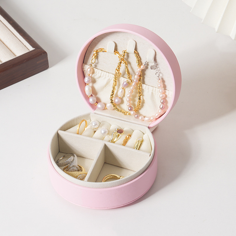 Cross-border best-selling semi-circular portable hand-held necklace jewelry storage box, jewelry packaging, PU leather hand-held collection detail image 13