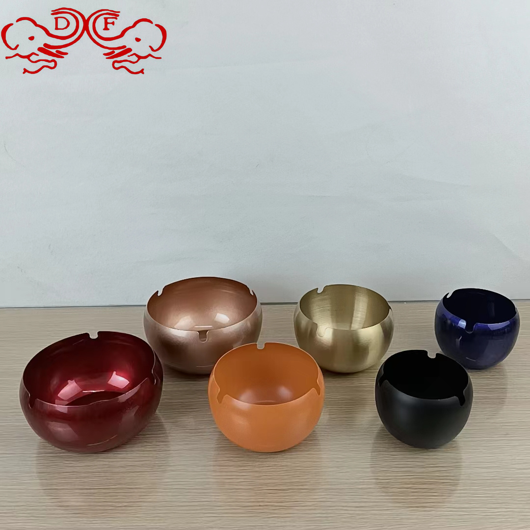 烟灰缸/雾化/金属烟斗/烟杆/玻璃烟灰缸白底实物图