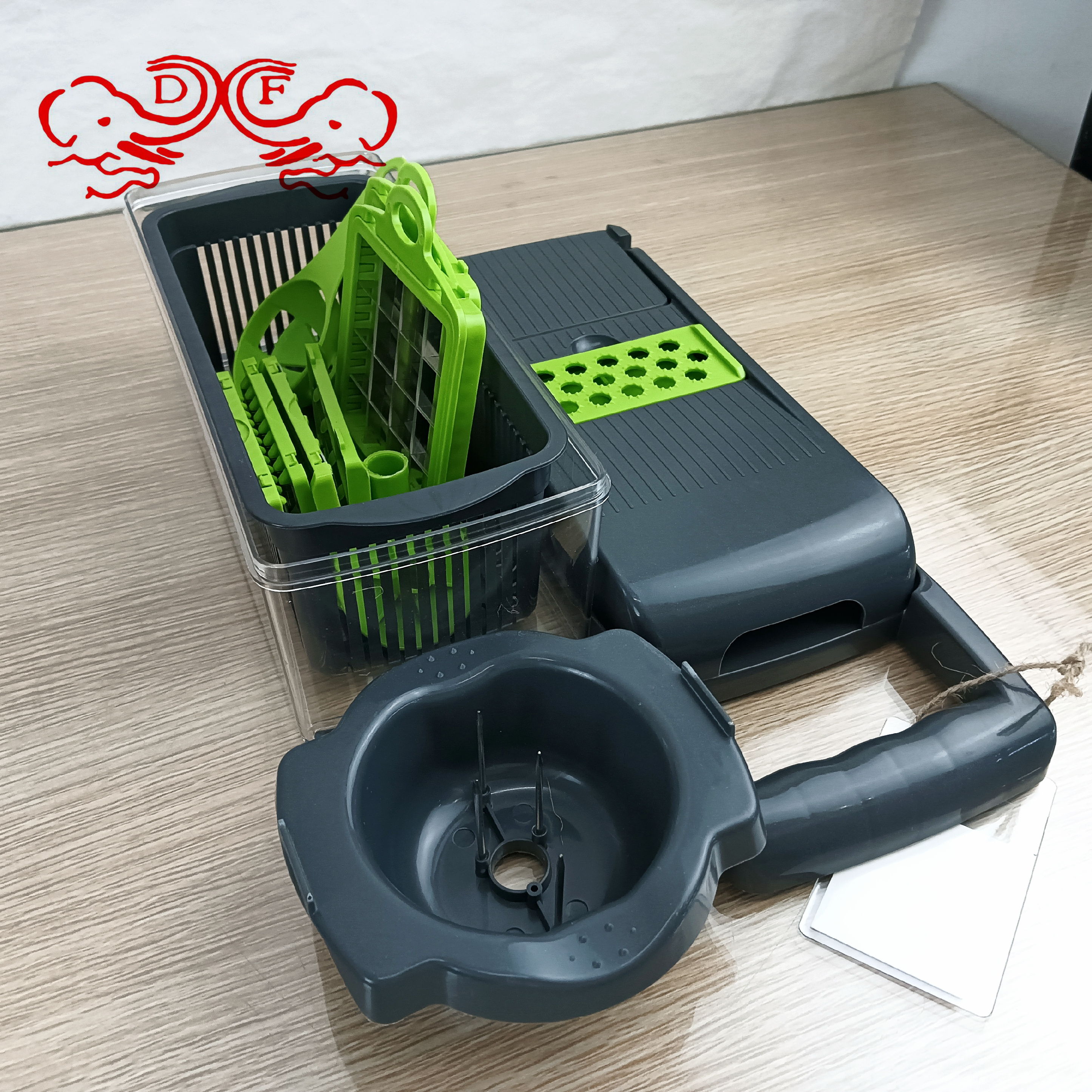 DF68801 multi-functional vegetable slicer, a household tool for peeling, dicing and slicing potatoes, a kitchen tool for grilling and peeling radishes, DF TRADINGHOUSE Item Picture