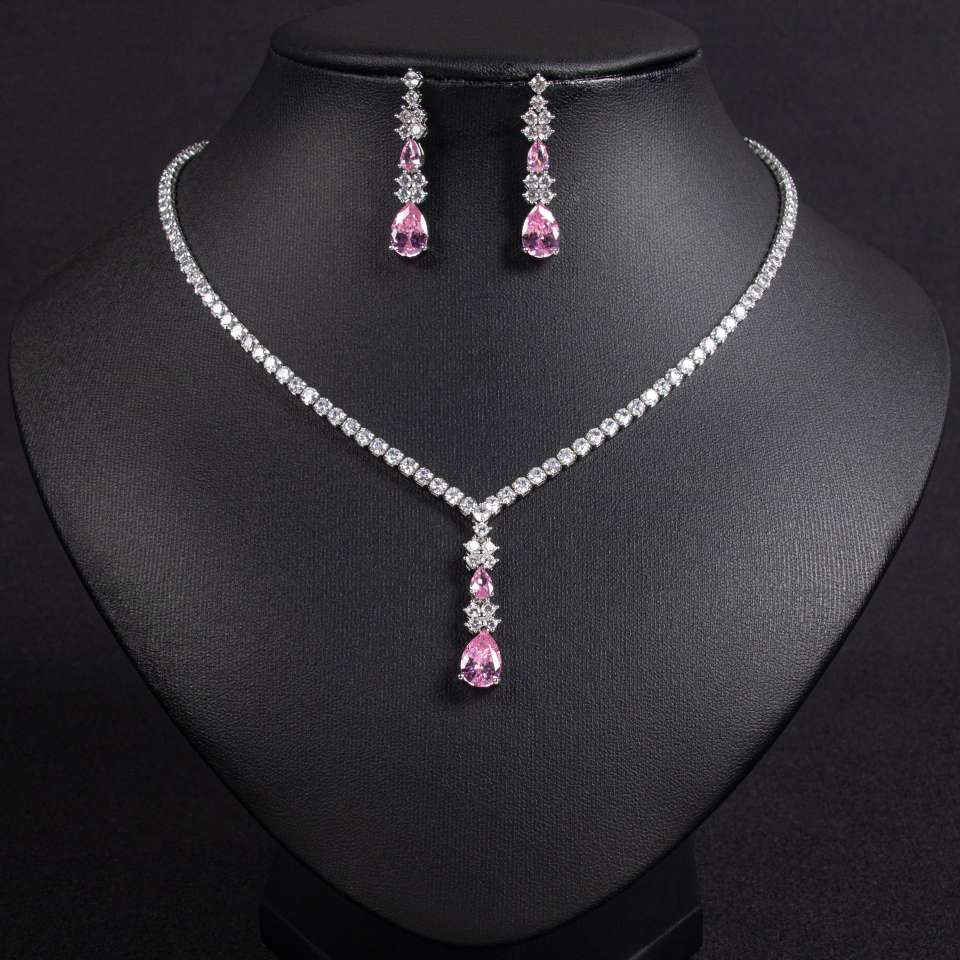 Cross-border simple and fashionable water drop necklace earring set, light luxury geometric claw chain inlaid zircon necklace set wholesale Application Scenario