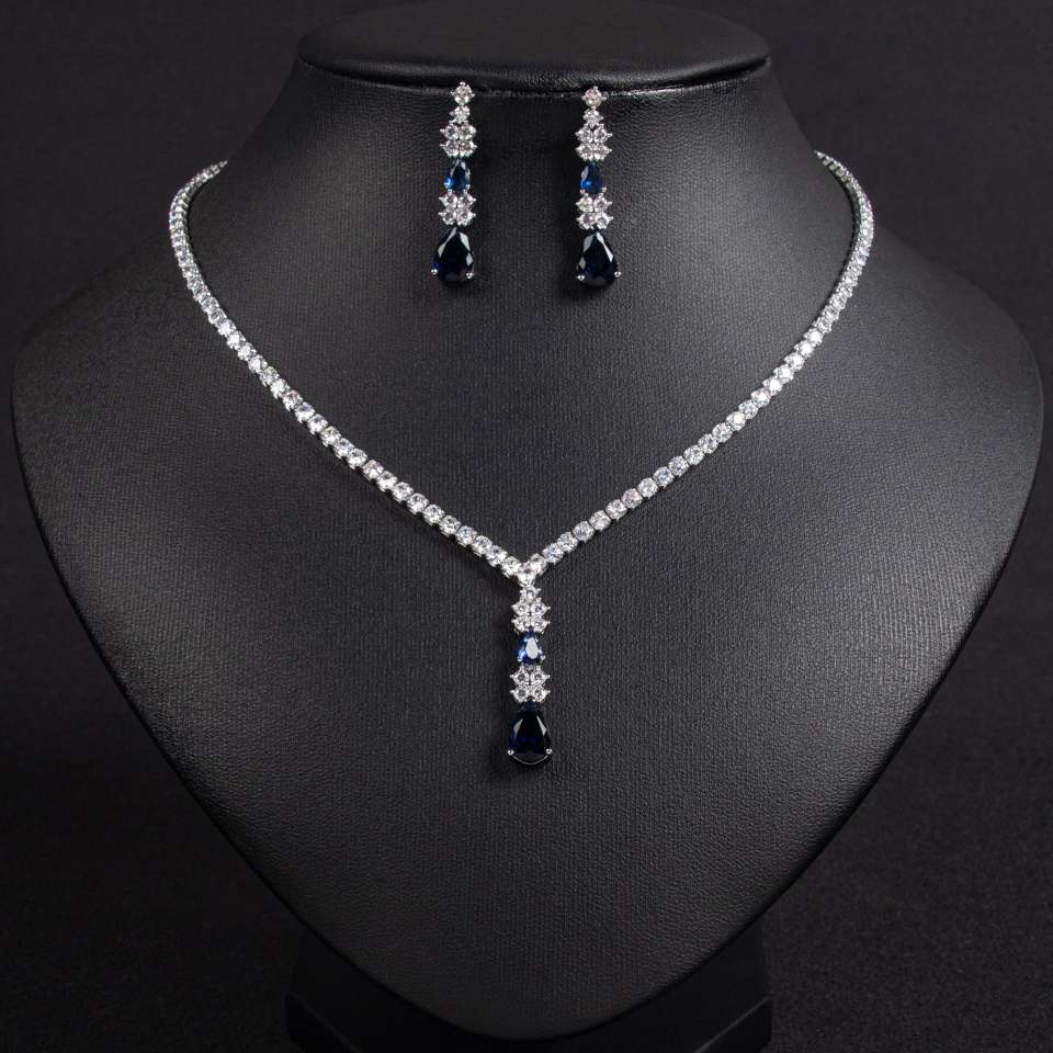 Cross-border simple and fashionable water drop necklace earring set, light luxury geometric claw chain inlaid zircon necklace set wholesale detail image 2