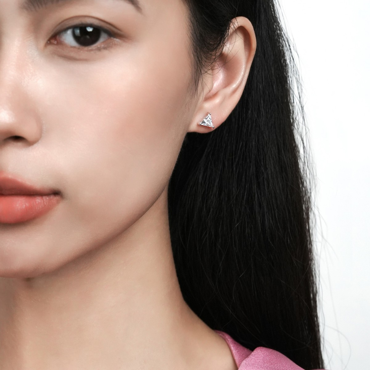 Xuhui brand exquisite and light luxury copper plated with real gold and set with zircon 925 silver needle geometric triangle earrings, fashionable and elegant full figure