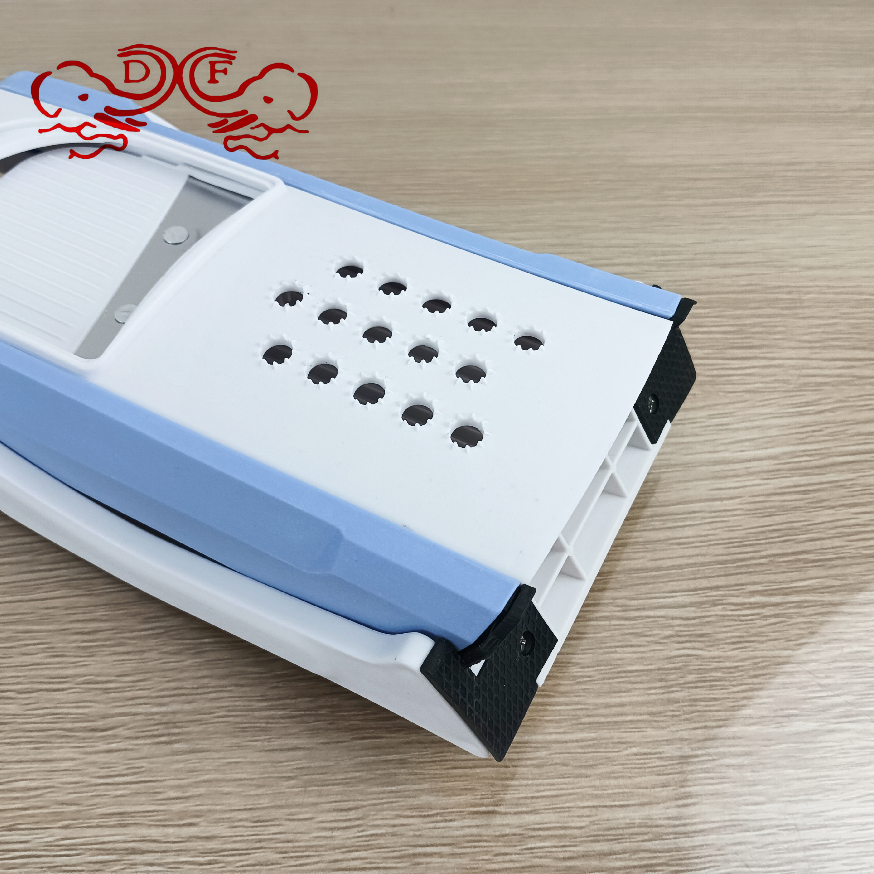 DF68801 multi-functional vegetable slicer, kitchen vegetable slicer, potato slicer and grater, no hand injury. DF TRADINGHOUSE Item Picture