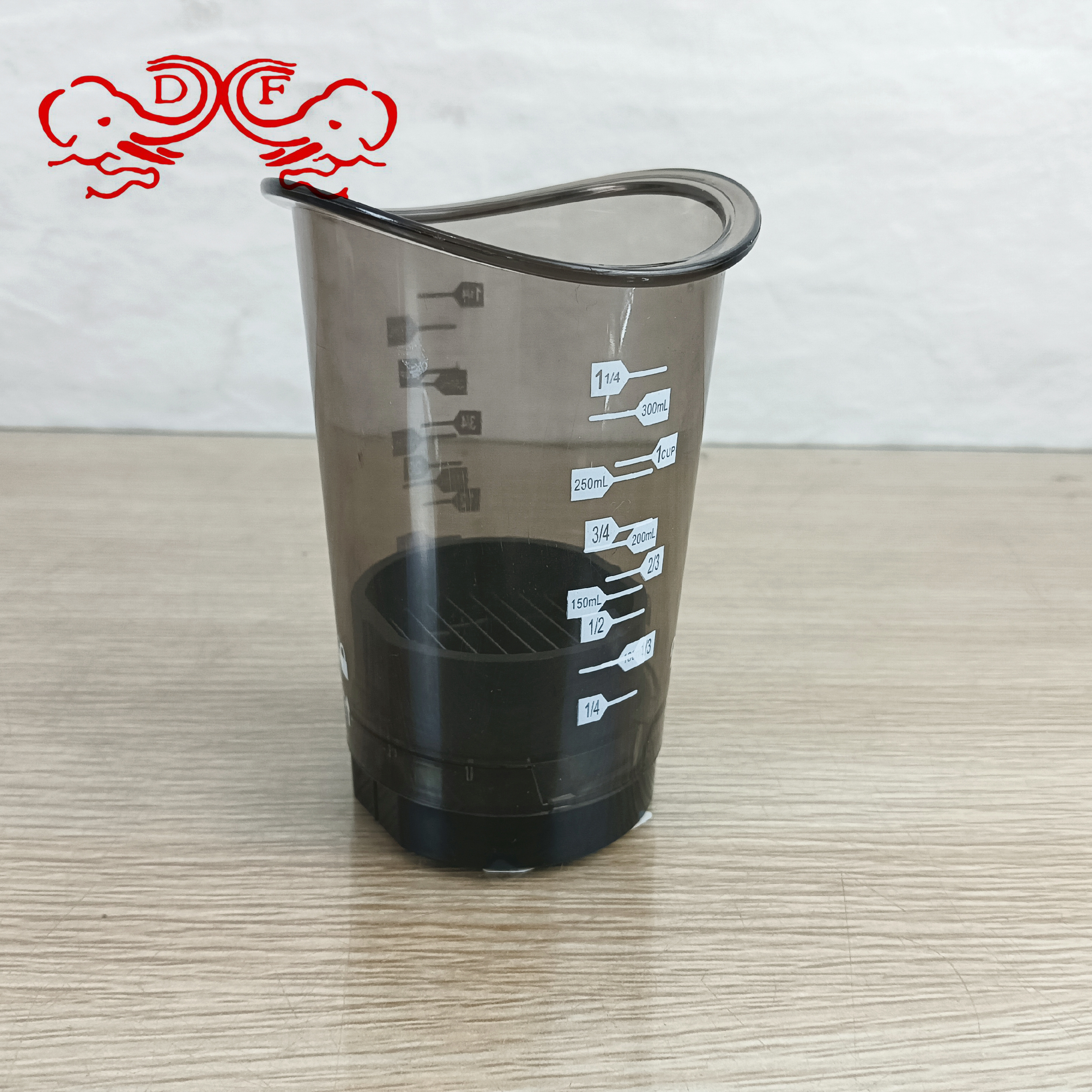 DF68801 304 stainless steel Watermelon Slicer, home fruit splitter, pulp digging mold, watermelon cutting into pieces, DF TRADINGHOUSE Application Scenario