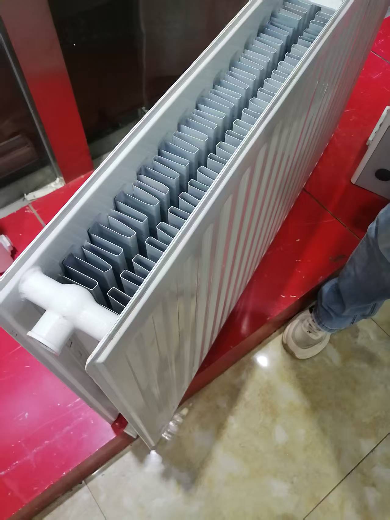 家装建材水暖五金高效散热器家用暖气片节能环保多规格安装便捷钢制板式散热器暖气片厂家供应散热器暖气片型号齐全厂家出口供应详情图5