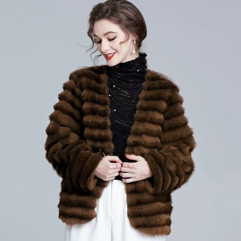 环保皮毛一体皮草外套女冬2024新款龙猫系列加厚皮毛一体毛毛大衣