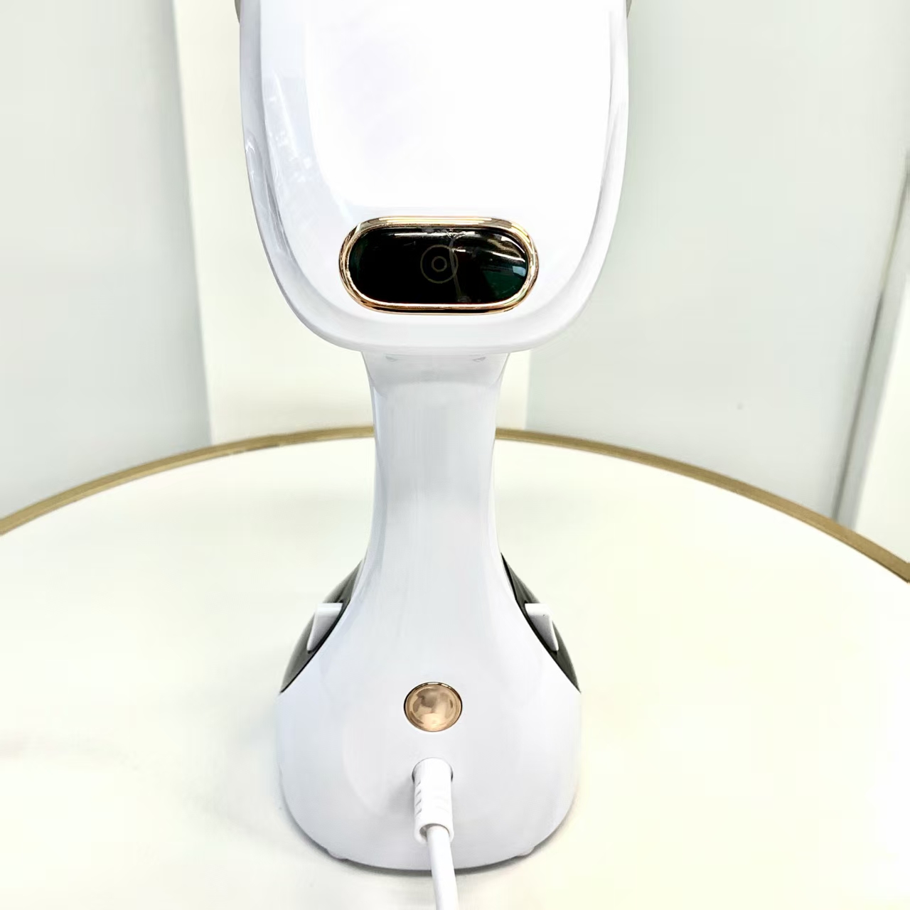 minMAX Steam Brush 1002B Household appliance Handheld steam ironing machine, Small steam brush, portable ironing machine, multi-functional steam ironing machine Application Scenario