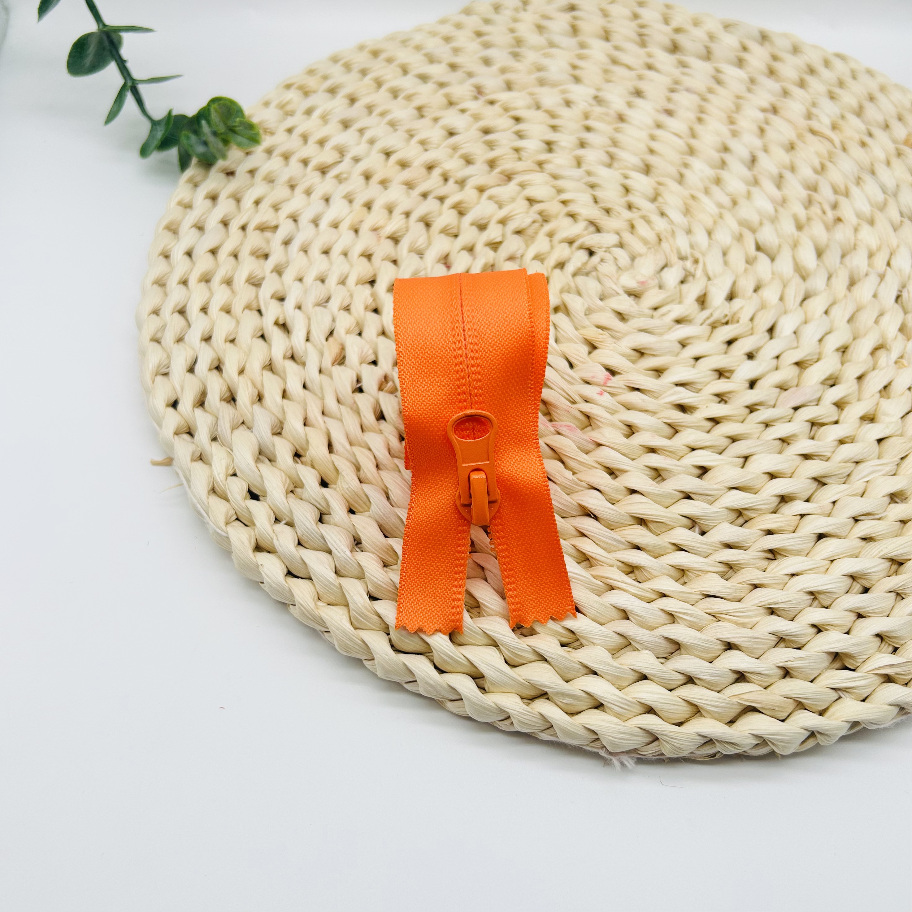 拉链/拉绳拉头/拉链装饰胶条/YKK拉链/ykk拉链细节图