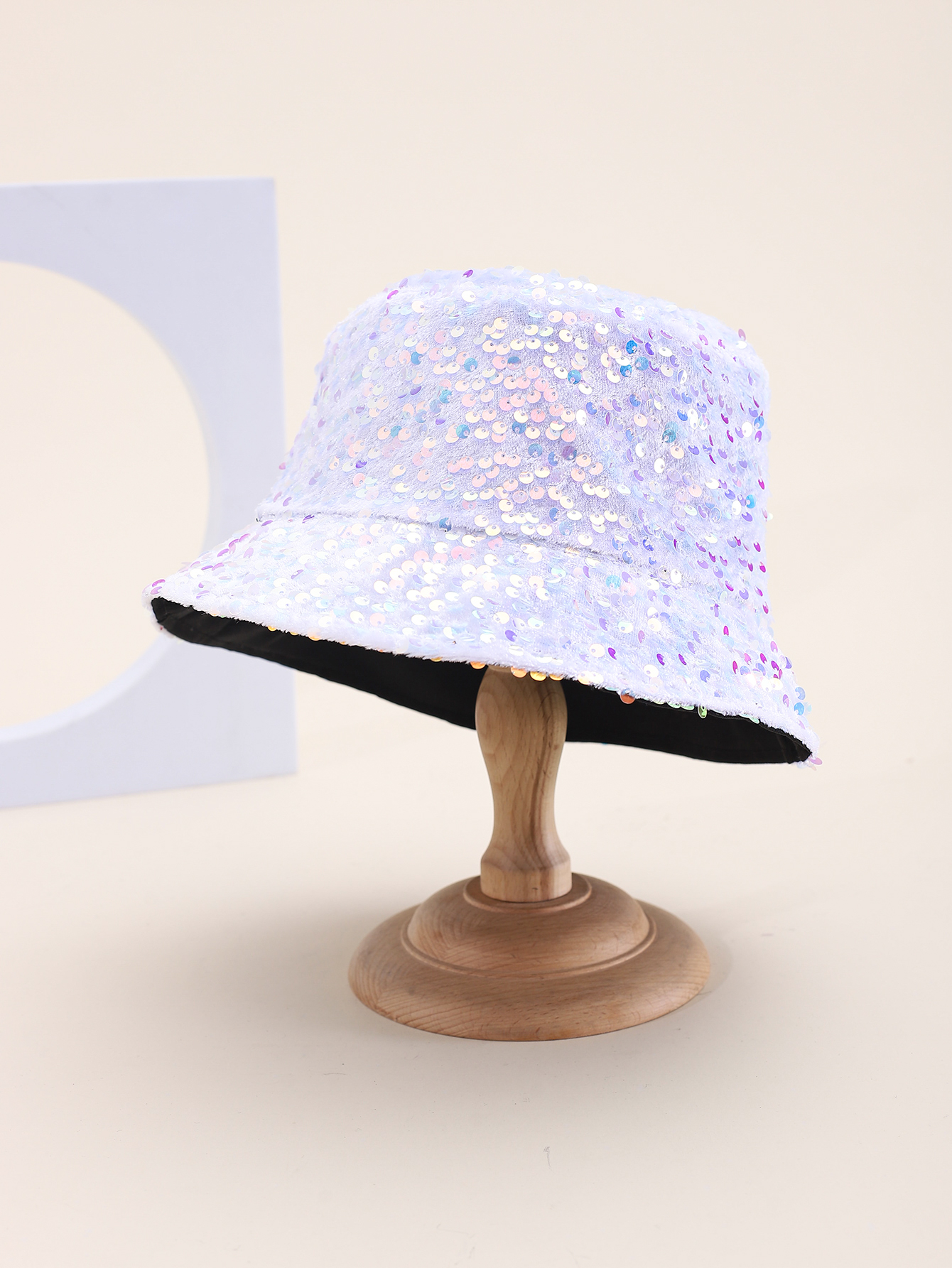 Spring and summer cross-border European and American bestsellers, irregular pole-dot sequined fisherman hats, fashionable and versatile, travel sun protection and sunshade foldable basin hats, export adult hats, all size 58CM Application Scenario