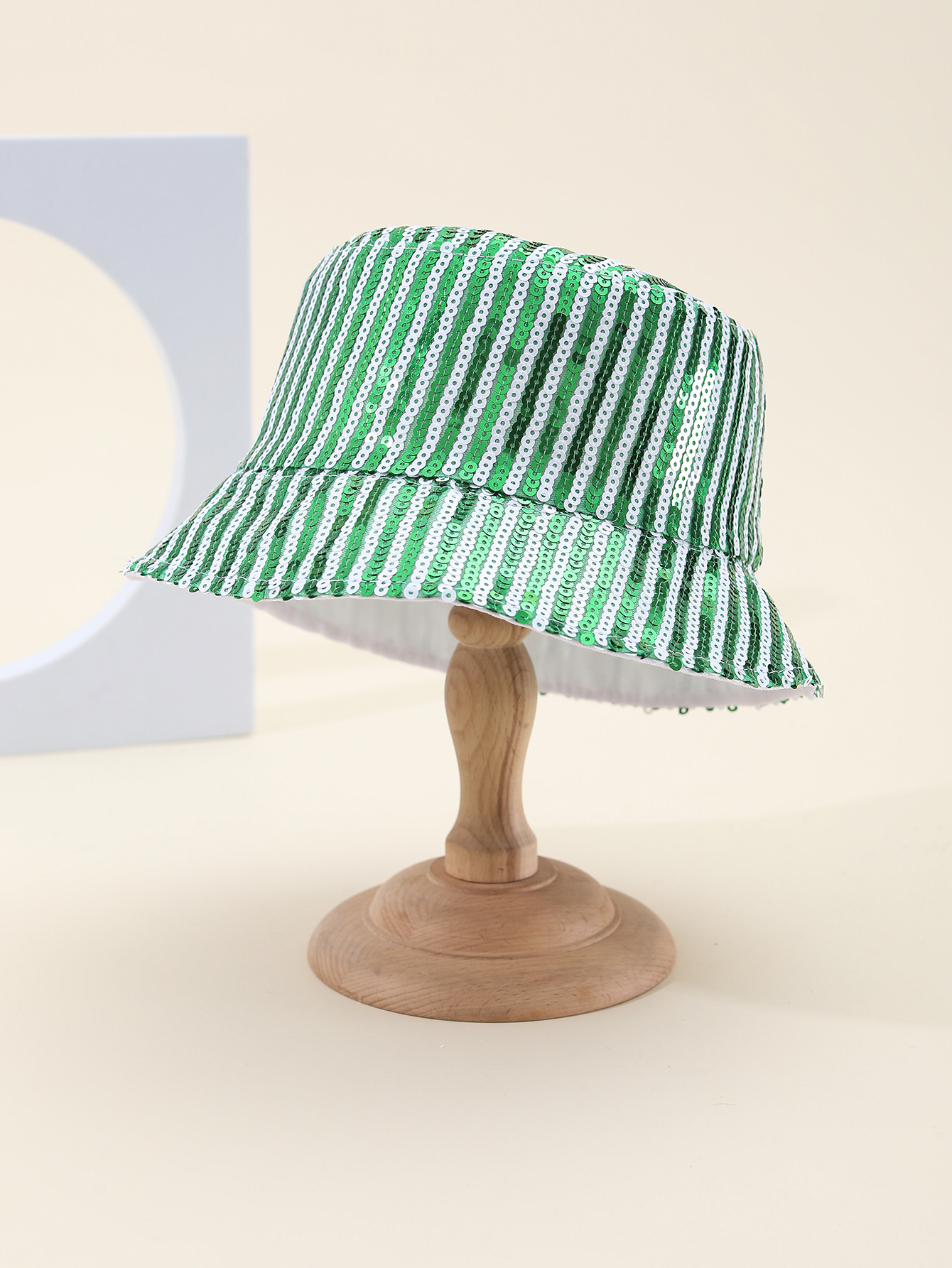 Spring and summer cross-border European and American bestsellers irregularly striped sequined fisherman hats are fashionable and versatile. Travel sun protection and sunshade foldable basin hats are available. Adult hats for export are all available in size 58CM Specification drawing
