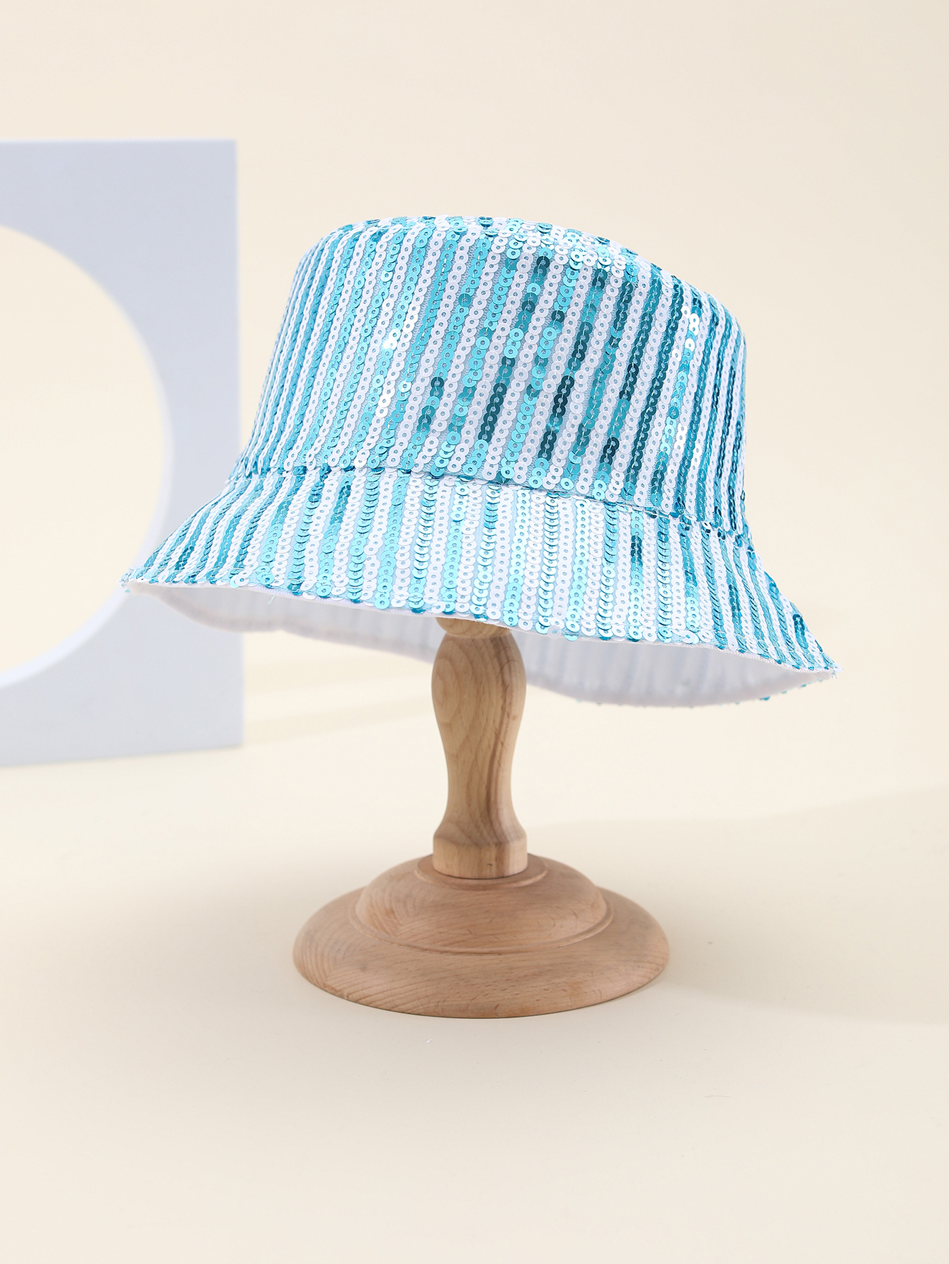 Spring and summer cross-border European and American bestsellers irregularly striped sequined fisherman hats are fashionable and versatile. Travel sun protection and sunshade foldable basin hats are available. Adult hats for export are all available in size 58CM details Picture