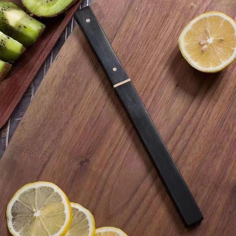 Camping sharp knife, straight knife, fruit peeler, high-hardness outdoor barbecue, wilderness survival knife, Nanmu's portable knife Application Scenario