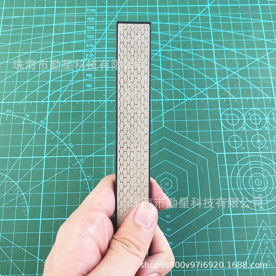 The new honeycomb-shaped diamond grinding stone strip is a special accessory for Angle sharpening tools, featuring diamond grinding stone strips Specification drawing