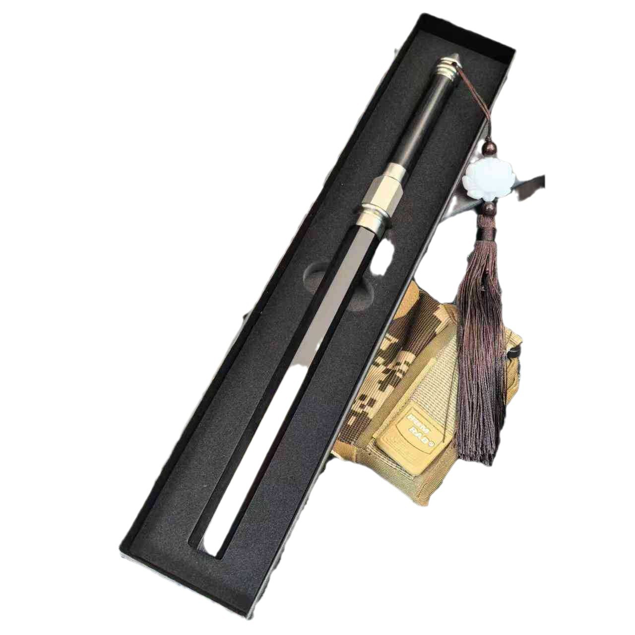 【 With Accessories 】 The multi-functional Kanglong armor can be used to play with meat in hand. It also features a small knife, a tea knife, and a self-defense window-breaking hammer Item Picture