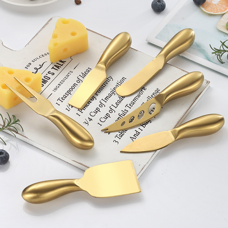 Factory direct sales of stainless steel golden cheese knife set, cheesecake fork, sharp knife, butter knife, four-piece tool set Application Scenario
