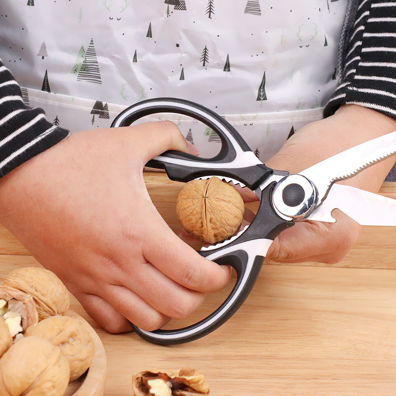 Vermicelli buoyancy stainless steel kitchen scissors, food scissors, powerful chicken bone scissors, multi-functional sharp meat scissors, household scissors Application Scenario