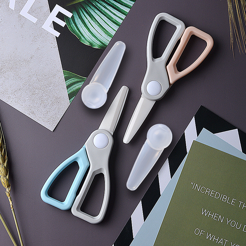 Baby ceramic scissors, portable baby food scissors with scissors sleeves, household kitchen food scissors manufacturer wholesale full figure