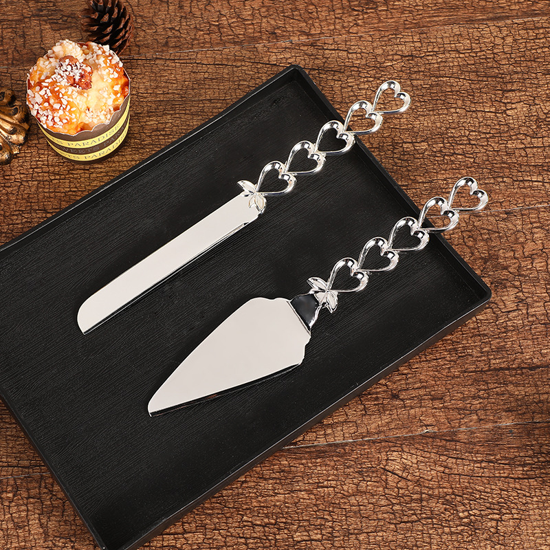 New creative heart-shaped knife handle tableware knife and spatula set, special cutting supplies for bread and cakes, light luxury handicrafts full figure