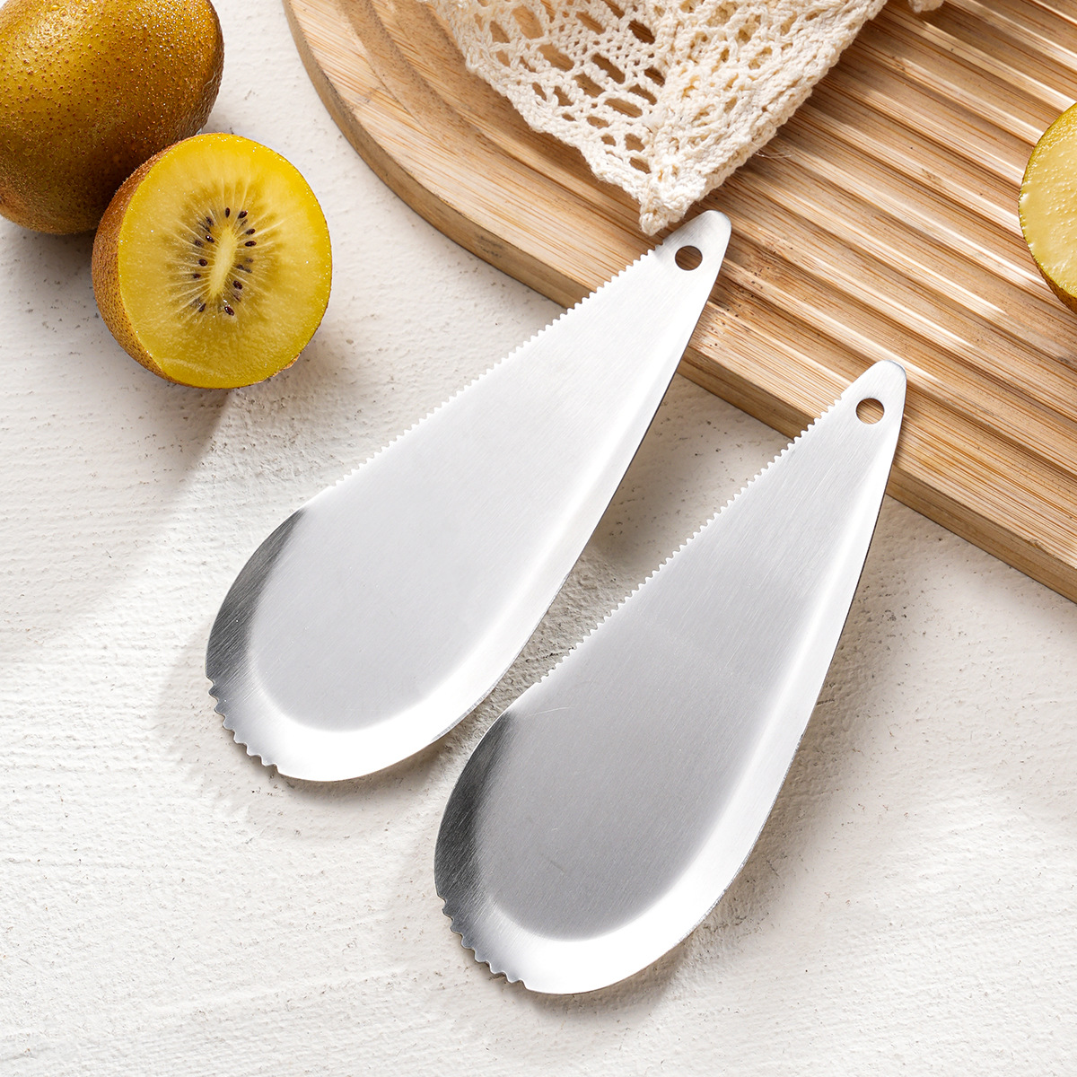 Cross-border 304 stainless steel fruit knife, multi-functional peeler, kiwi spoon, mango slicer, butter pulp scoop Application Scenario