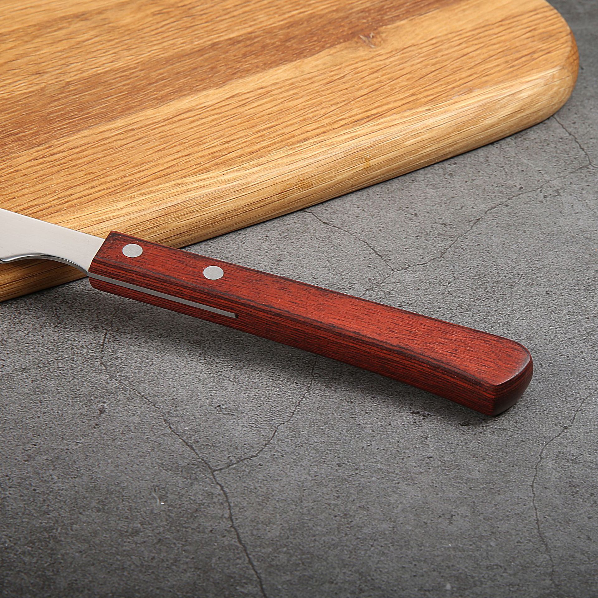 In stock, retro, high-quality Western-style knife, stainless steel serrated steak knife, family dining knife, red color wooden handle steak knife details Picture