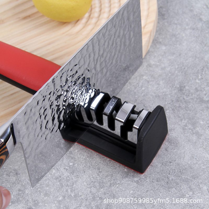 Wholesale household quick handheld knife sharpeners, kitchen knife sharpeners, three-section and four-section ceramic stainless steel sharpeners Application Scenario