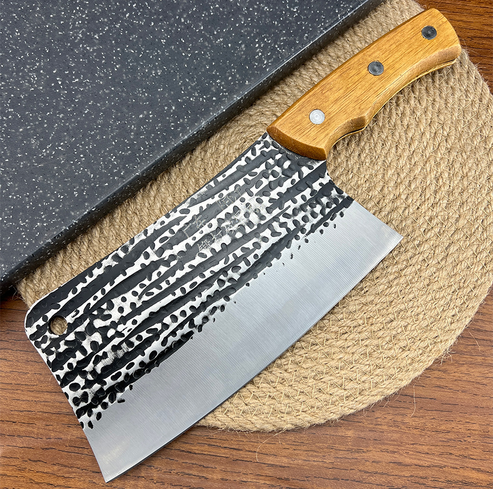 Factory direct sales, running around the streets and setting up stalls, 20-yuan model, forged kitchen knives, slicing, cutting, sharp blades, stainless steel kitchen knives Application Scenario