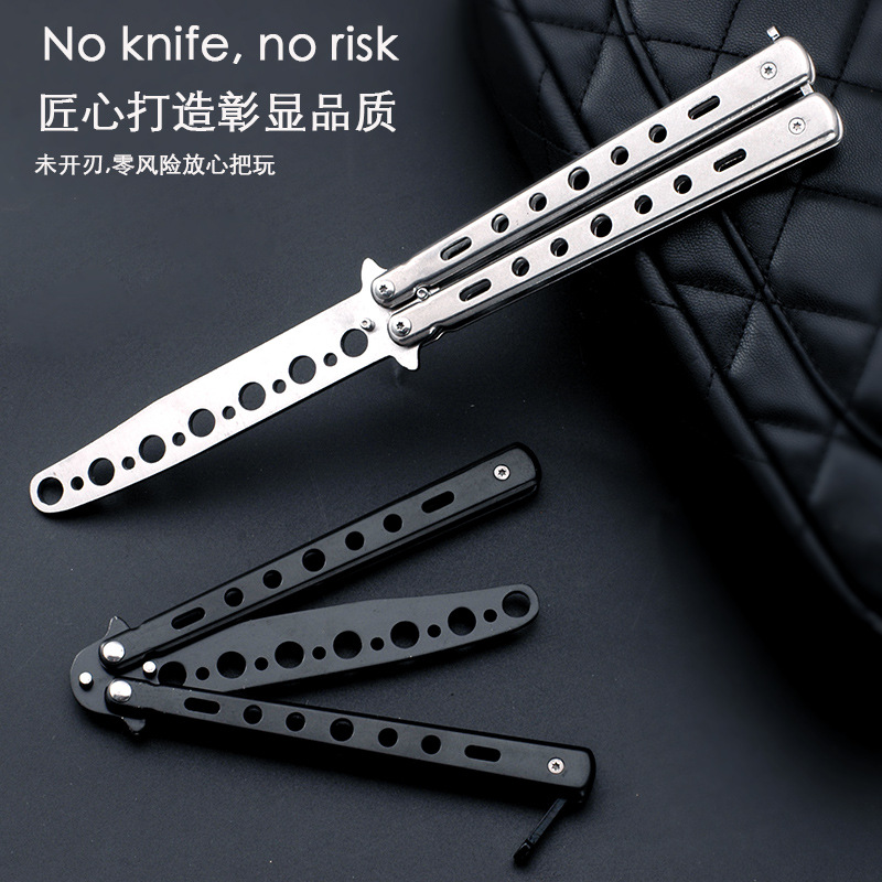 Factory wholesale American butterfly knives, CSgo practice knives, folding knives, butterfly knives, butterfly combs, butterfly games Application Scenario